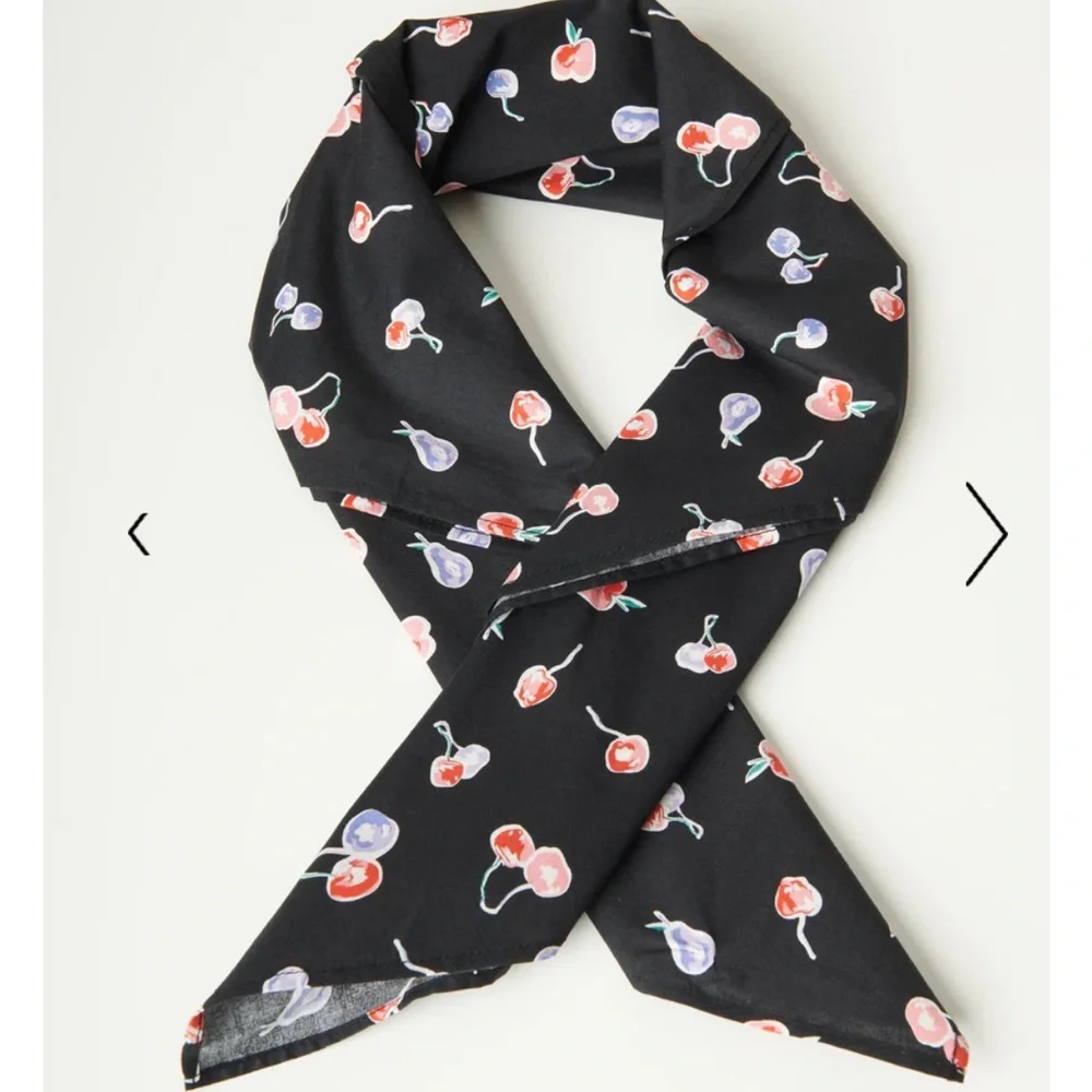 💜♀️5DAYSALE ♀️💜Unique Vintage Black & Multicolor Cherry Print Hair Scarf - Picture 1 of 2
